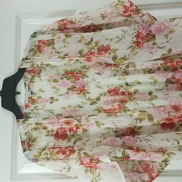 American Eagle Outfitters Tops - American Eagle Outfitters  sheerlike printed duster  sz. M